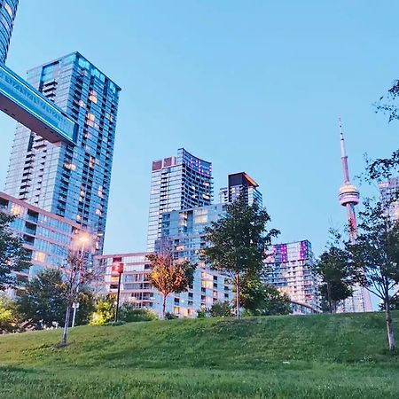Upscale Downtown Toronto Condos By Cn Tower Екстер'єр фото