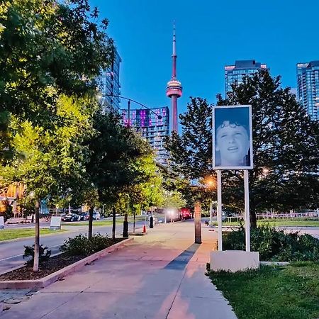 Upscale Downtown Toronto Condos By Cn Tower Екстер'єр фото