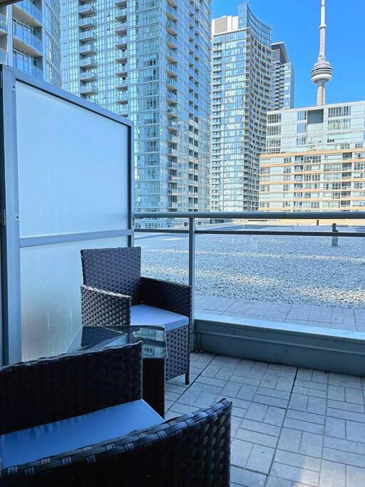 Upscale Downtown Toronto Condos By Cn Tower Екстер'єр фото