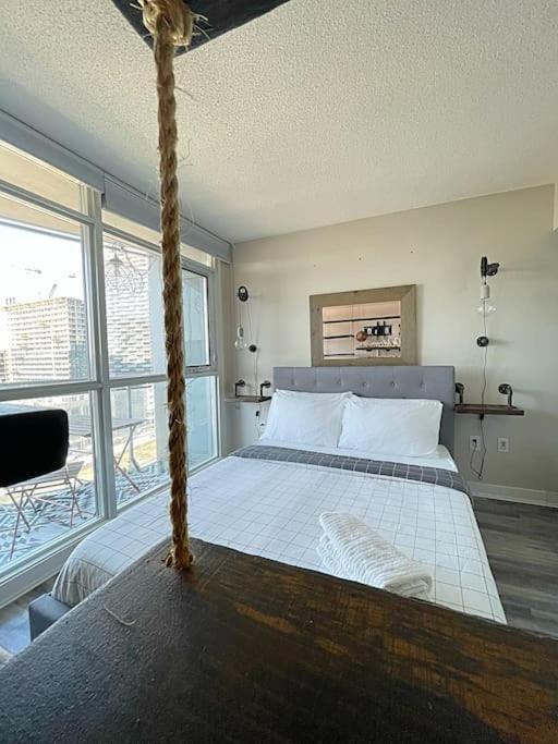 Upscale Downtown Toronto Condos By Cn Tower Екстер'єр фото