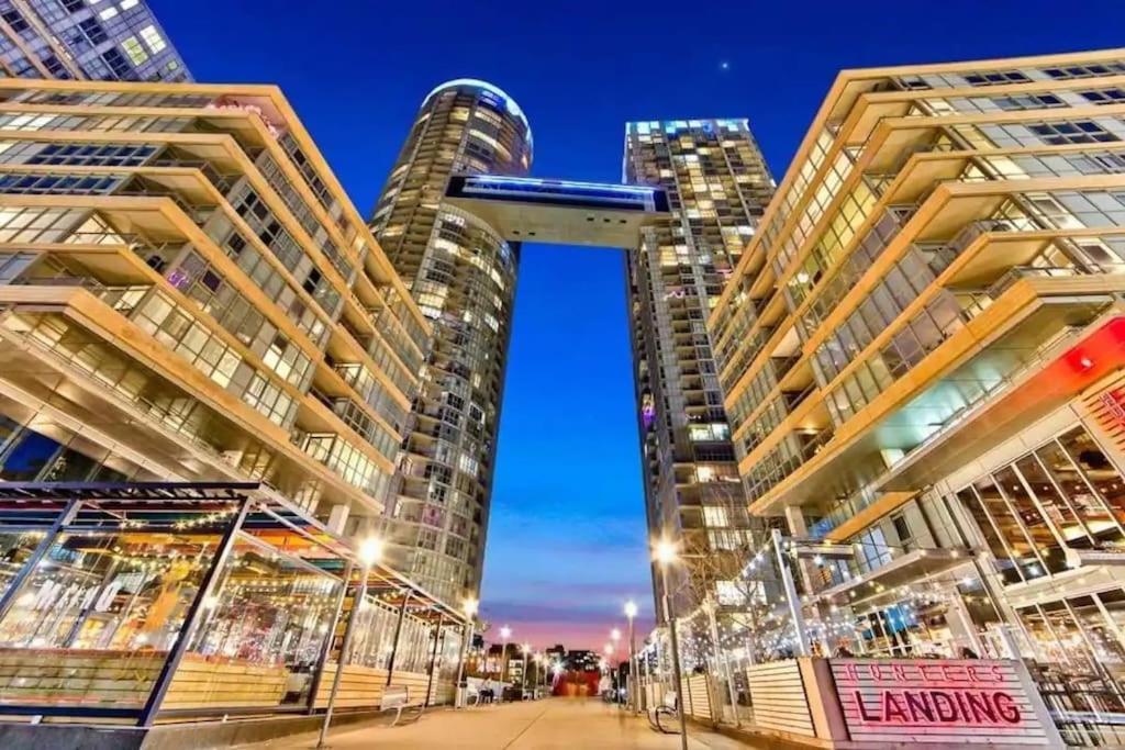 Upscale Downtown Toronto Condos By Cn Tower Екстер'єр фото