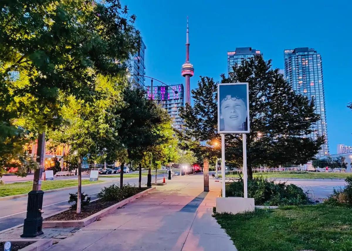Upscale Downtown Toronto Condos By Cn Tower Екстер'єр фото