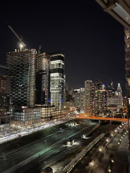 Upscale Downtown Toronto Condos By Cn Tower Екстер'єр фото